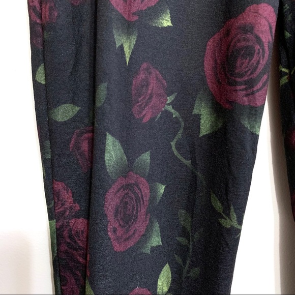 NWOT Will Call Guns N’ Roses Women's Black Floral Joggers - Picture 4 of 6